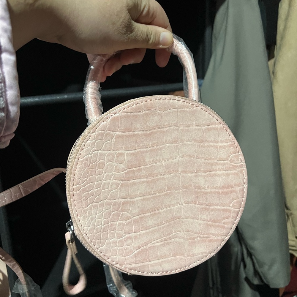 ZARA CIRCULAR LIGHT PINK CROCODILE PURSE